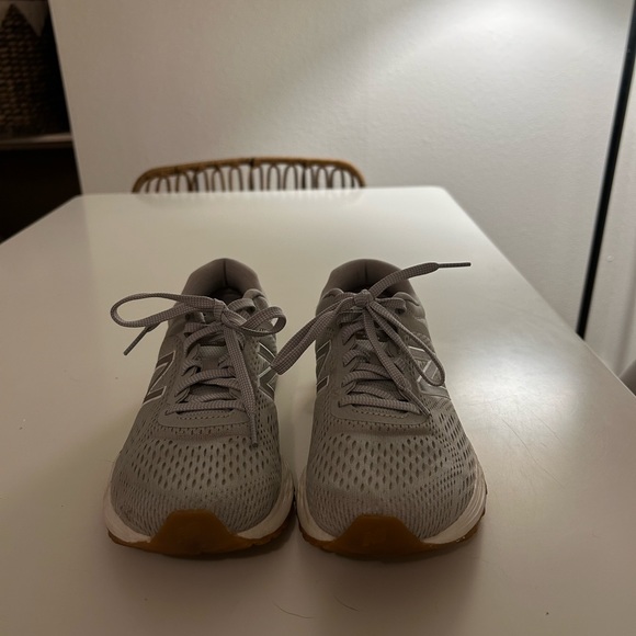 Women’s New Balance size 8.5 fresh foam Arishi sneakers - Picture 2 of 4